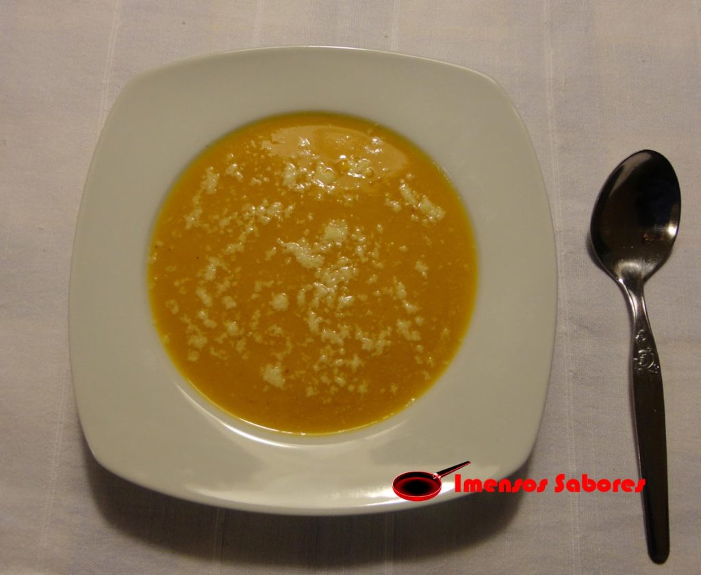 Sopa de abóbora cremosa