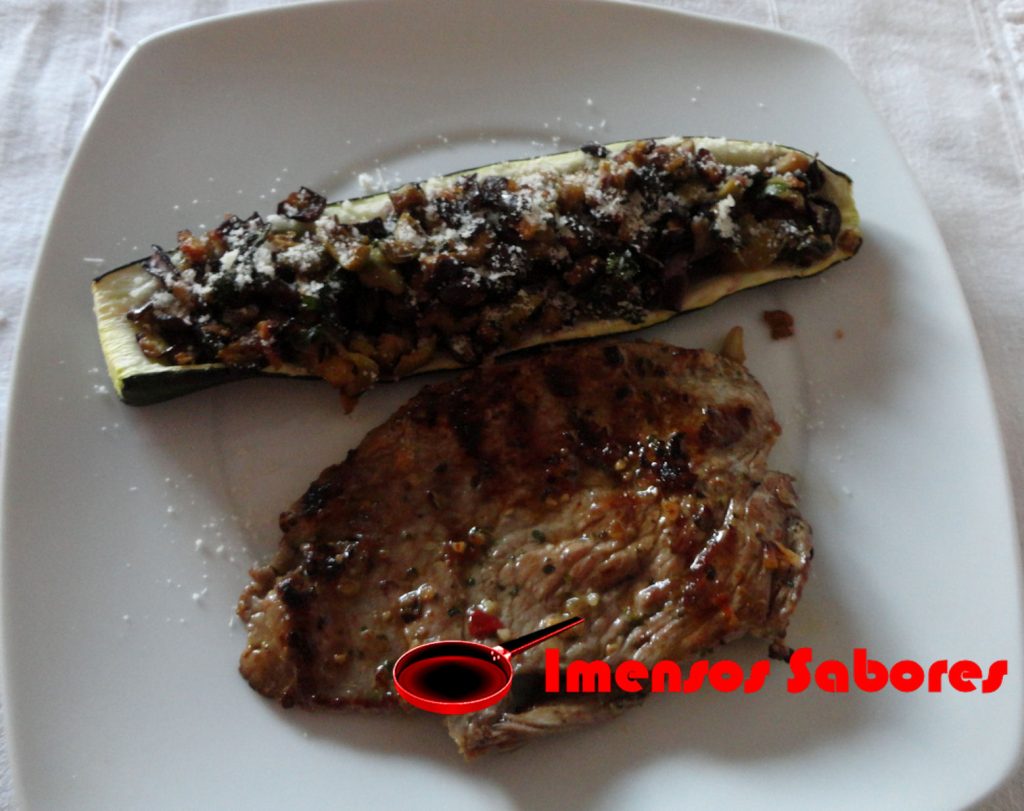 Abobrinha italiana recheada com beringela