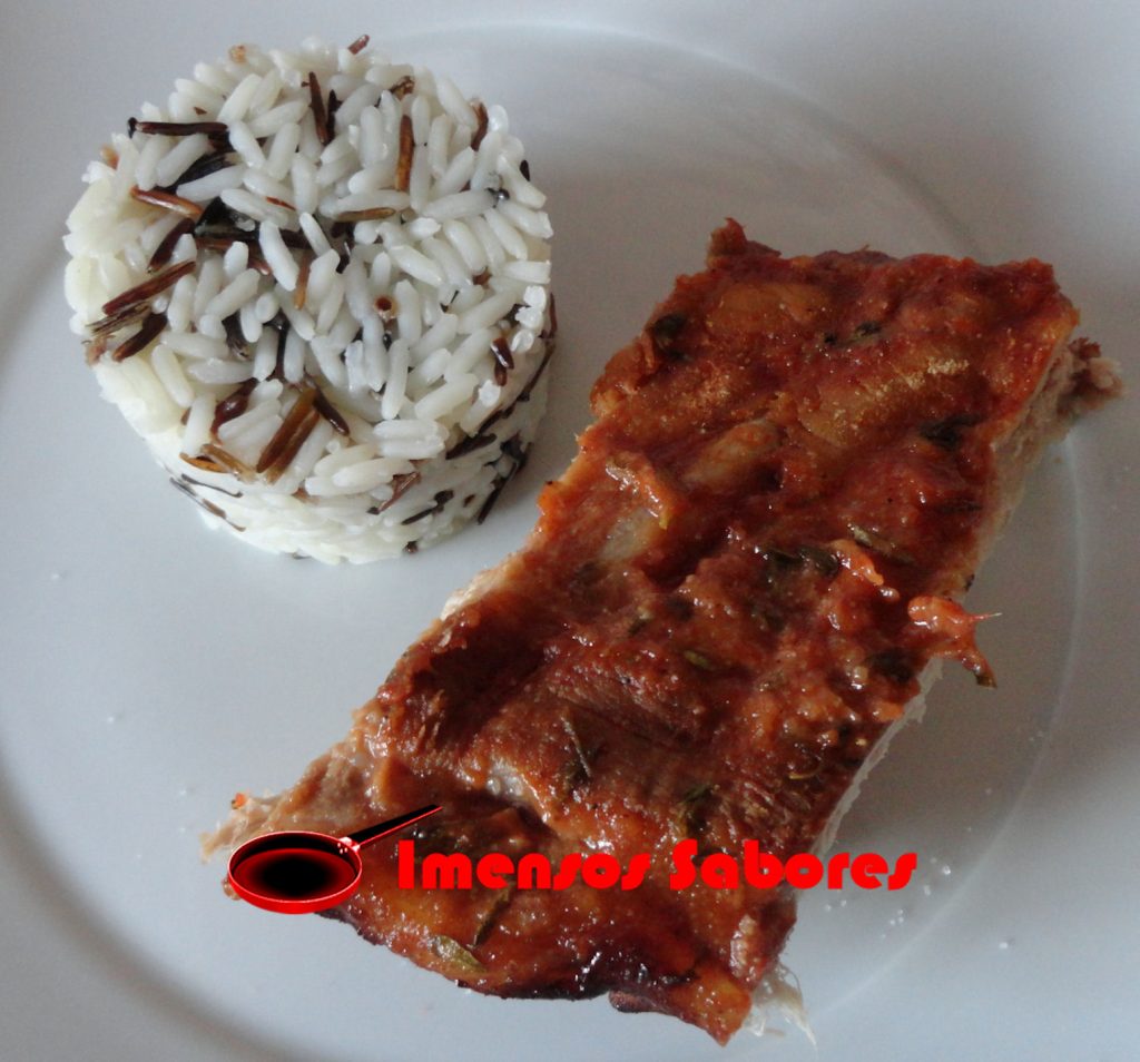 Costelinha de porco com molho de cachaça e mel