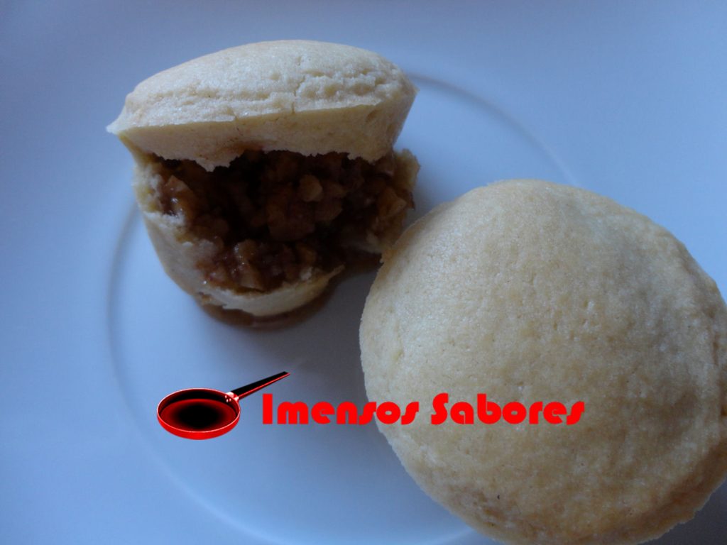 Empadinhas recheadas com nozes e mel