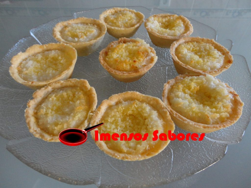 Tortinha de coco na massa flora