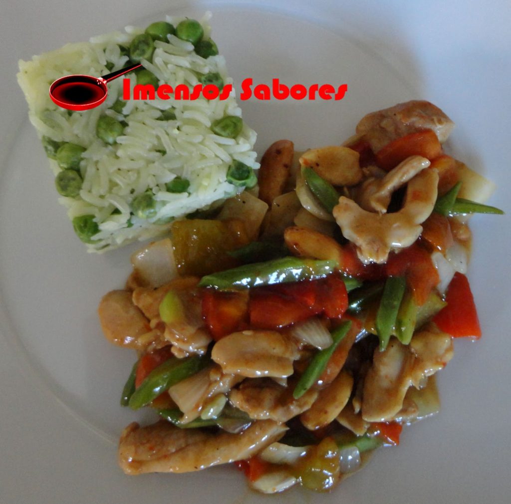 Frango com legumes e amêndoas