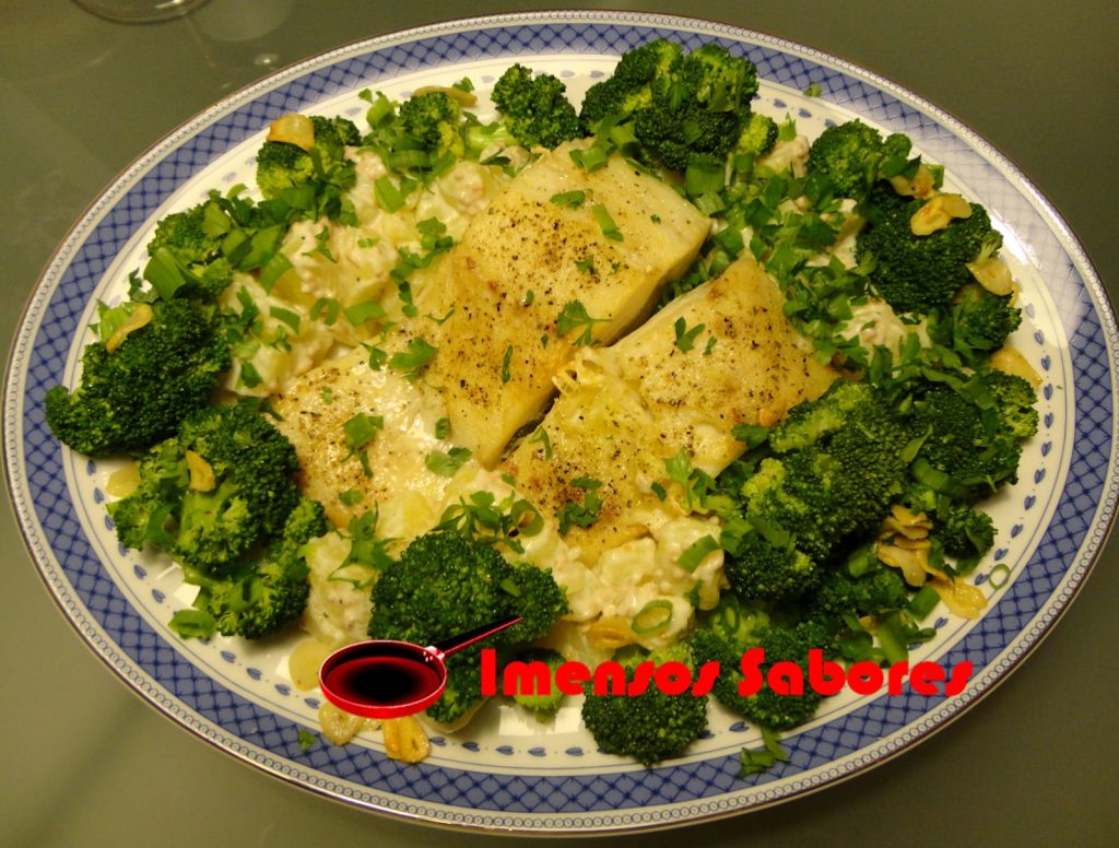 Bacalhau com brócolis, batatas e mostarda