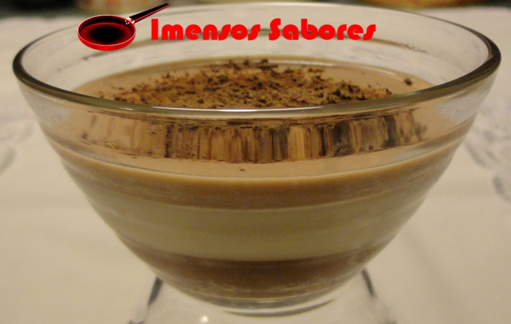 Panna cotta com três chocolates