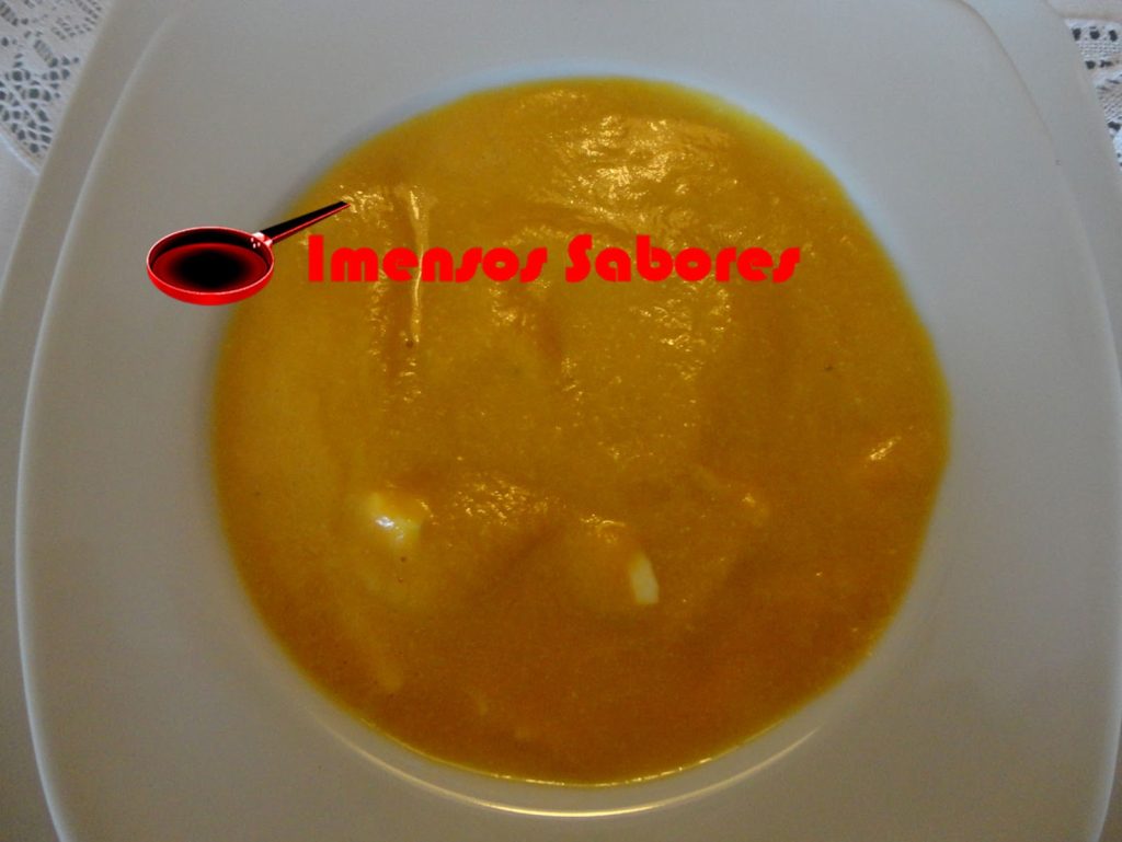 Sopa de abóbora com laranja