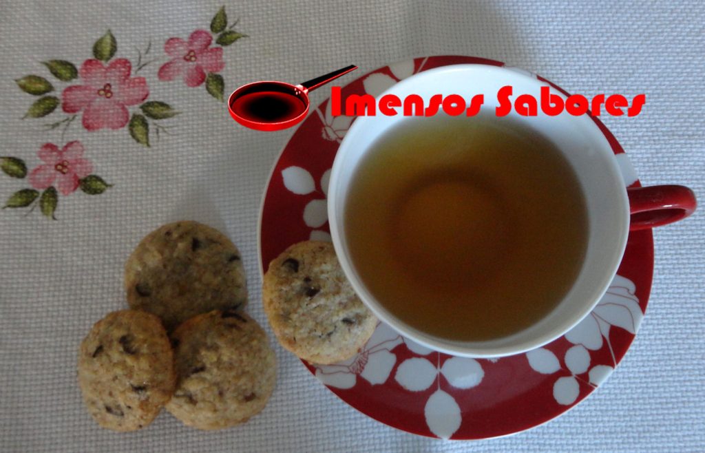 Biscoitos de trigo sarraceno com nozes e chocolate