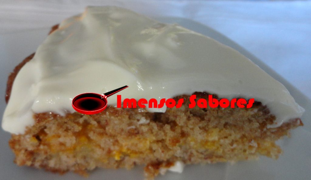 Bolo de banana e abacaxi