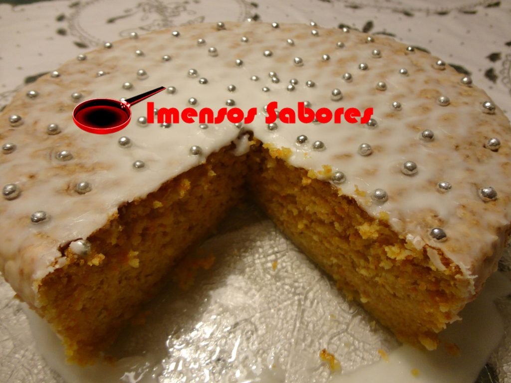 Bolo de amêndoa e cenouras