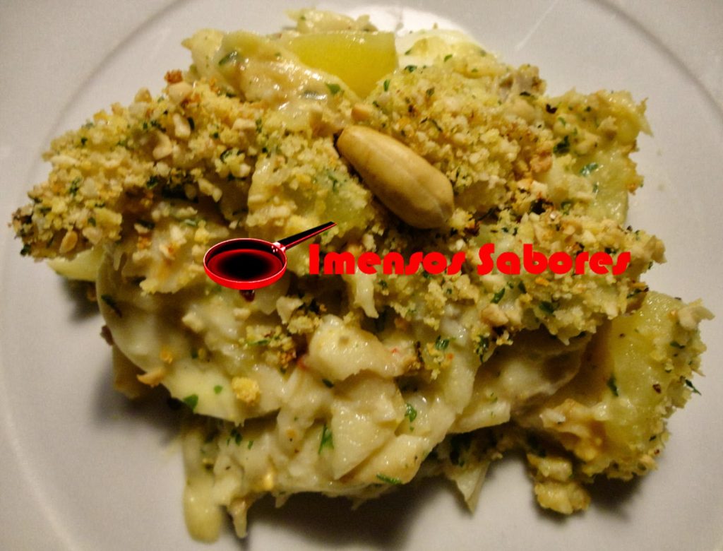 Bacalhau com castanha de caju e broa de milho