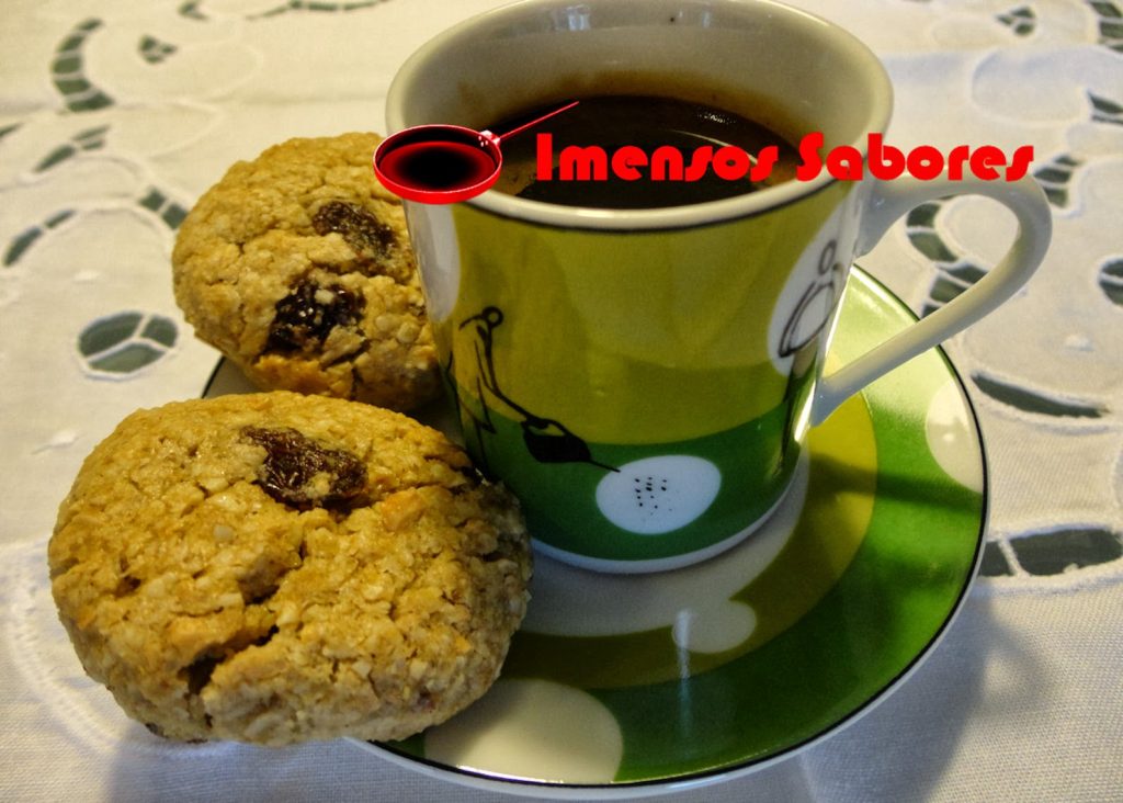 Biscoitos de aveia com castanhas de caju e sultanas pretas