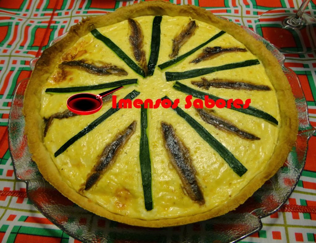 Quiche de queijo, abobrinha verde e anchovas