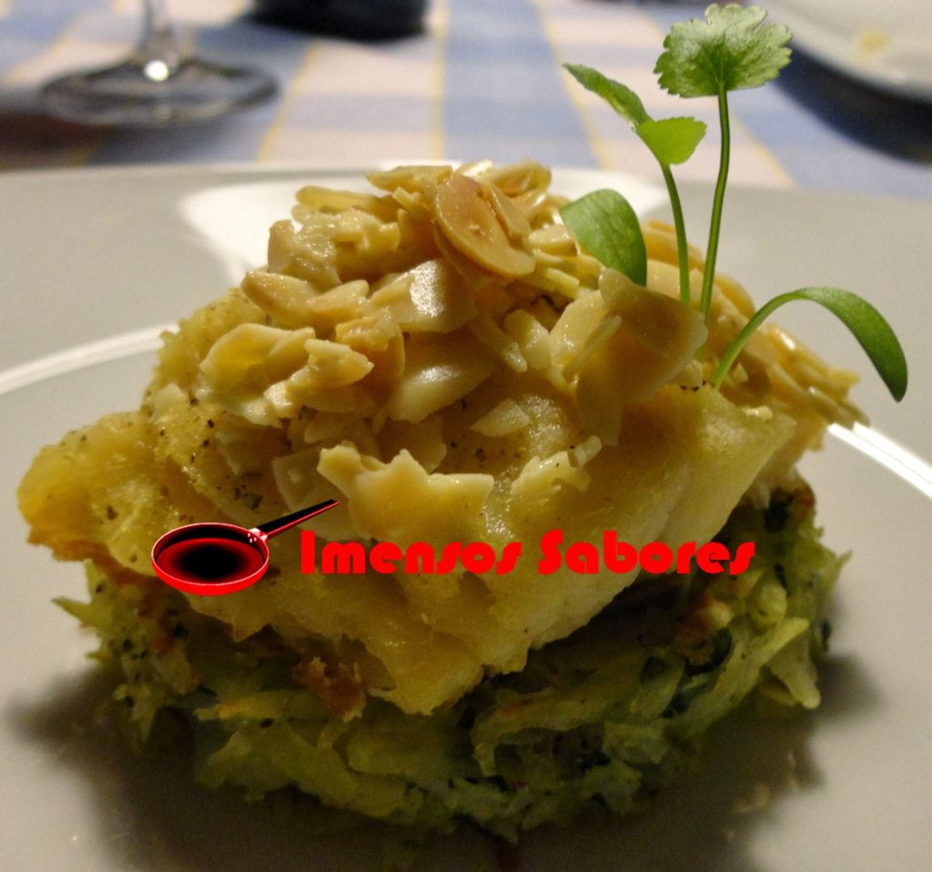 Bacalhau com crosta de amêndoas e batata crocante com couve