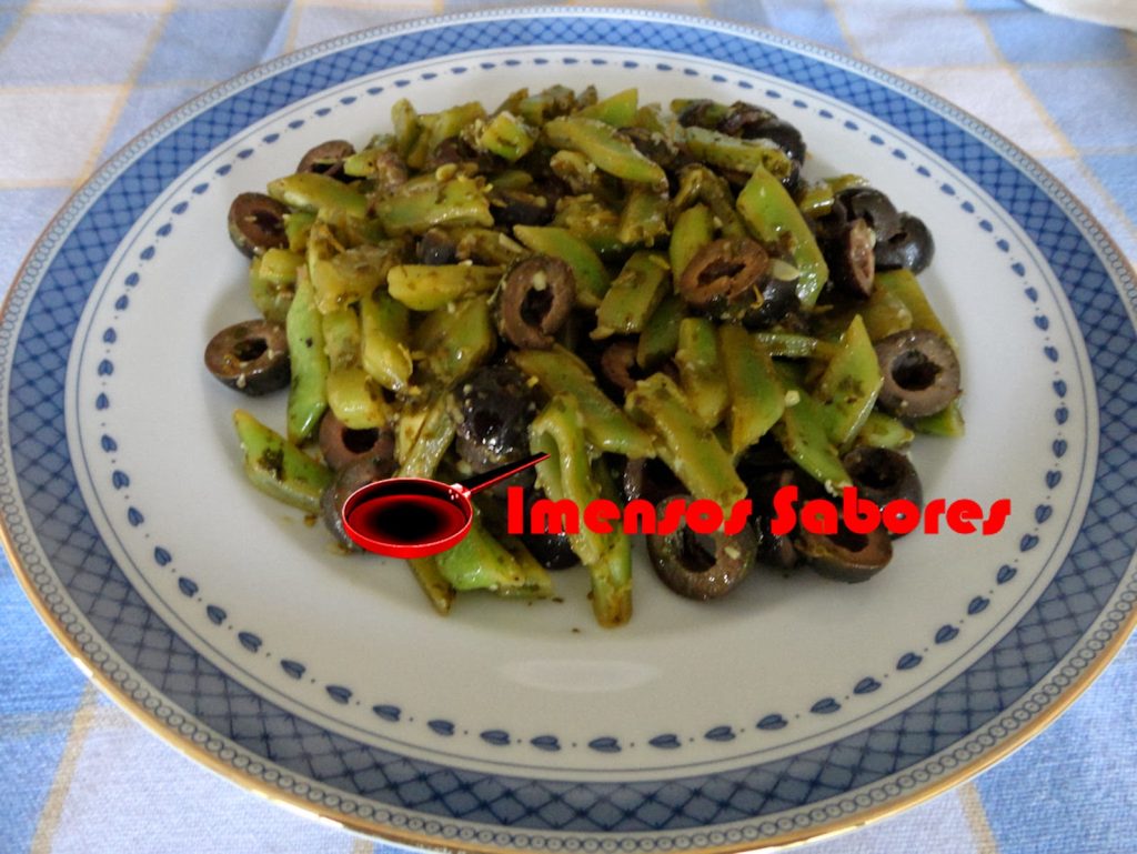 Salada de feijão-verde com azeitonas pretas