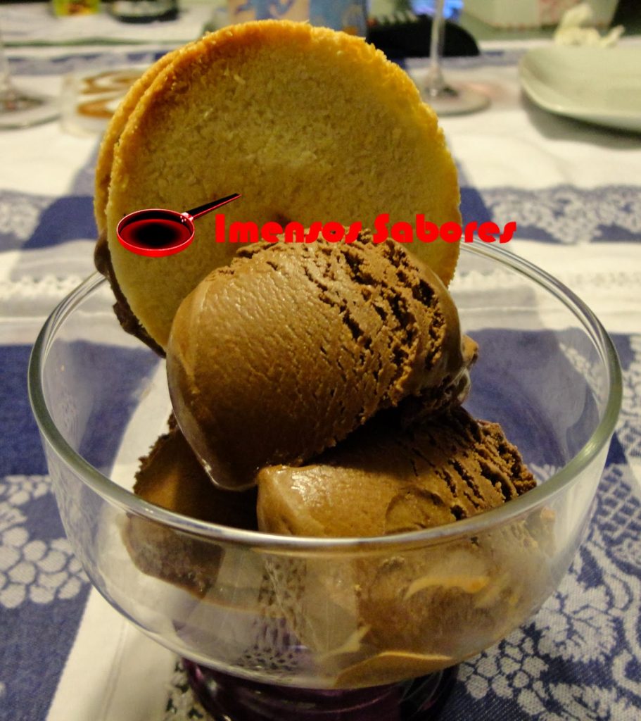 Biscoitos de coco para servir com sorvete