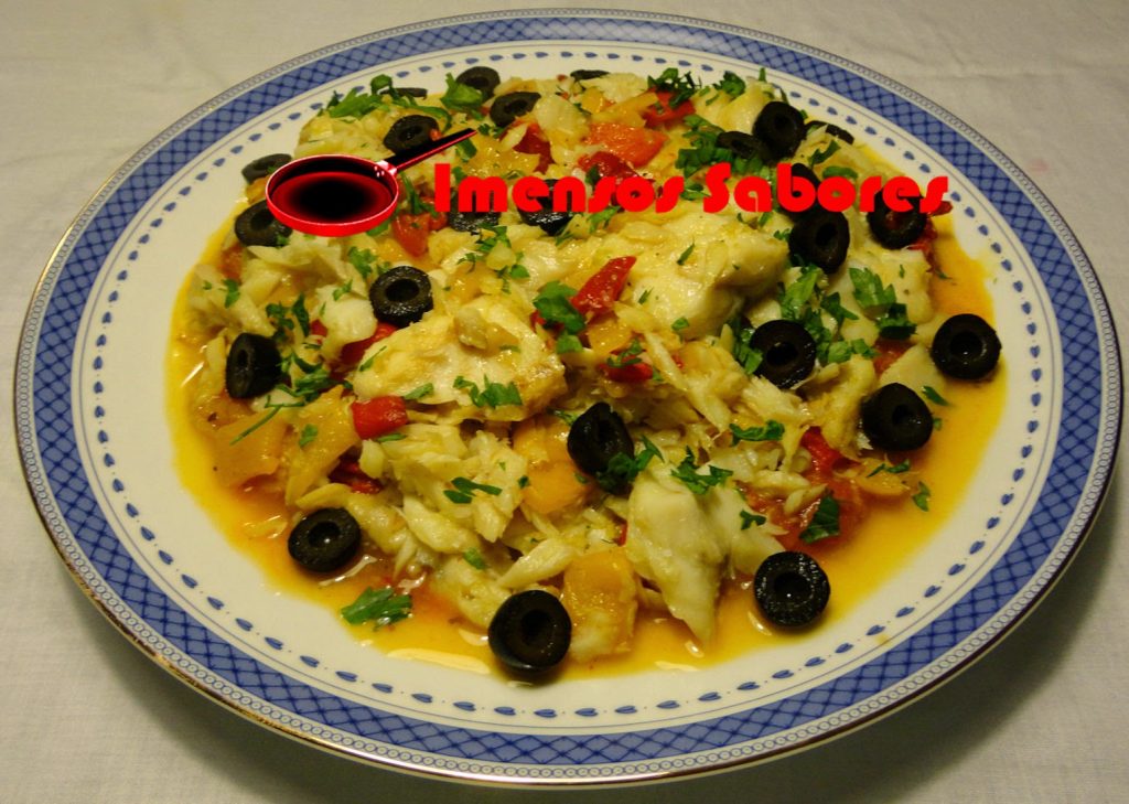 Bacalhau com molho arrabiata, batatas e pimentões assados