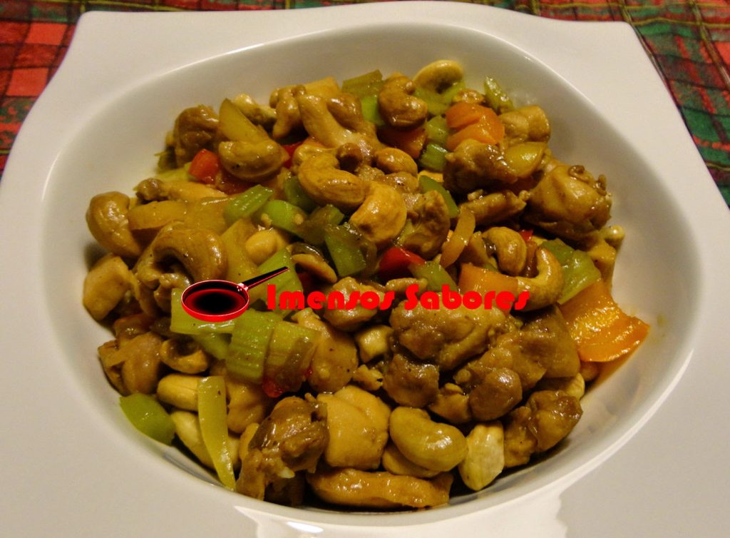 Frango com castanhas de caju