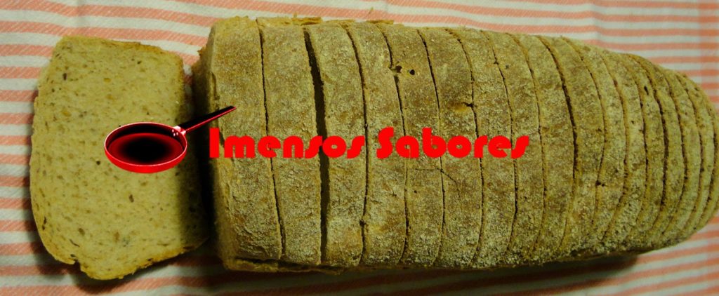 Pão de centeio e iogurte grego