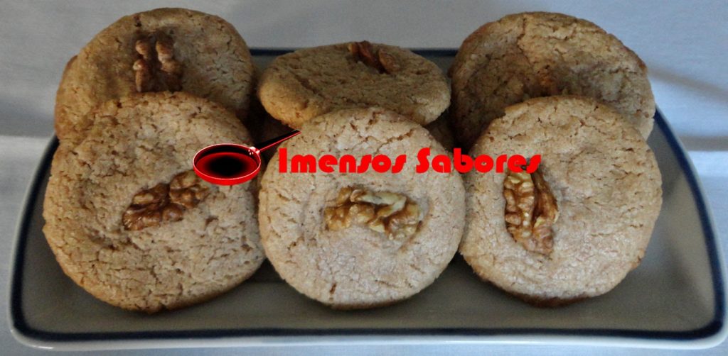 Biscoitos crocantes com espelta integral e nozes