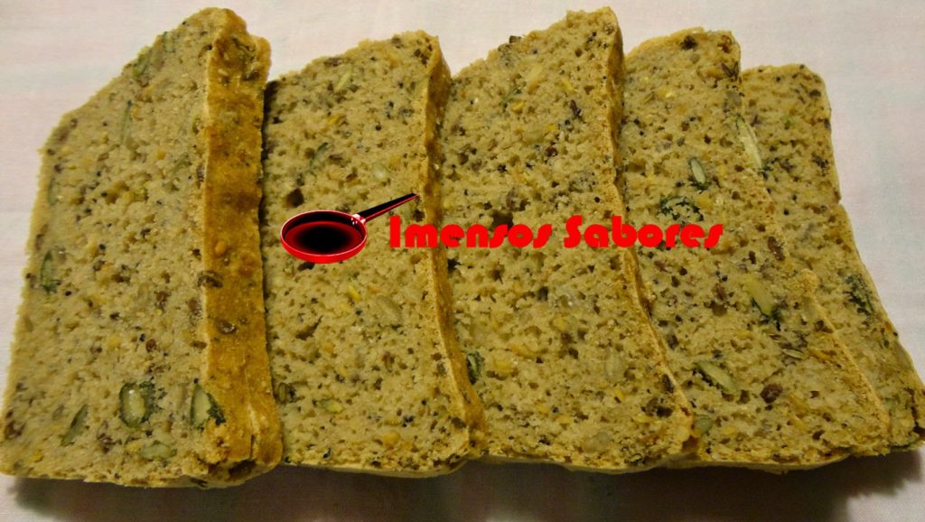 Pão com mix de farinhas sem glúten e mix de sementes