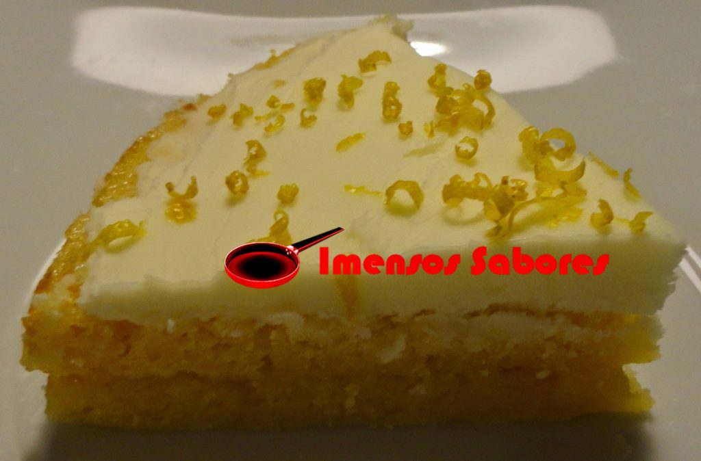 Bolo de limão tradicional gelado