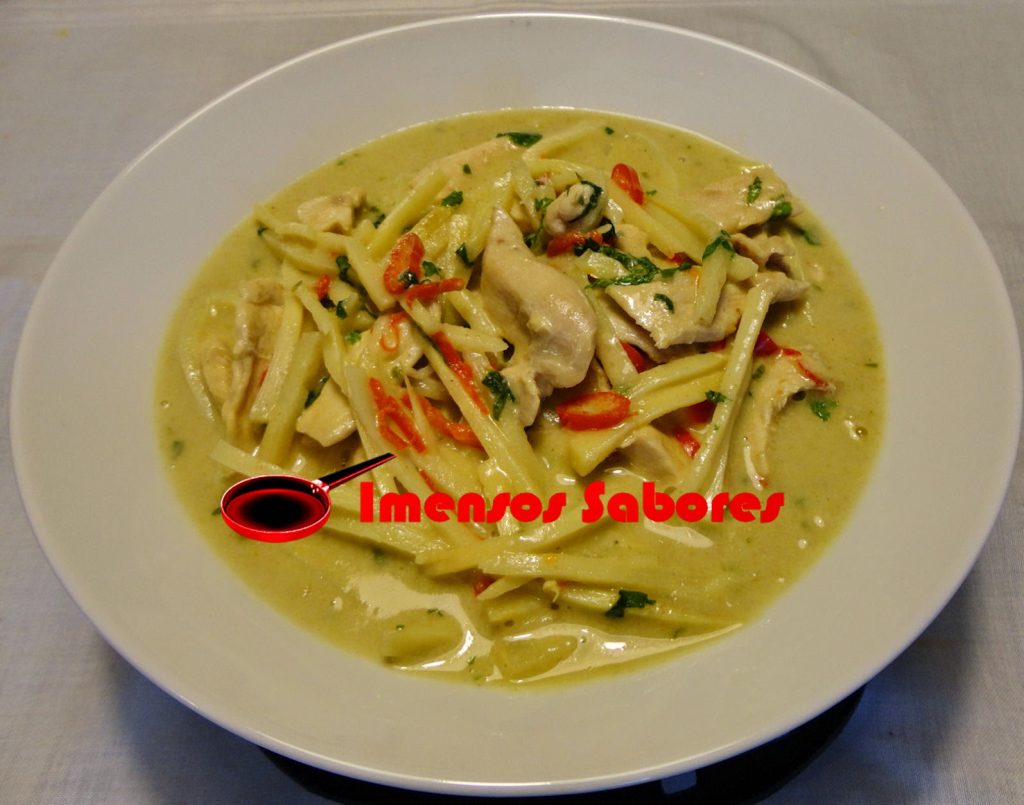 Caril de frango tailandês