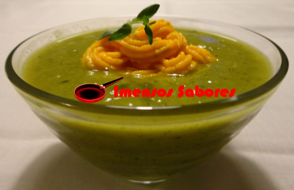 Creme de alho francês (poró) com agrião e cenoura