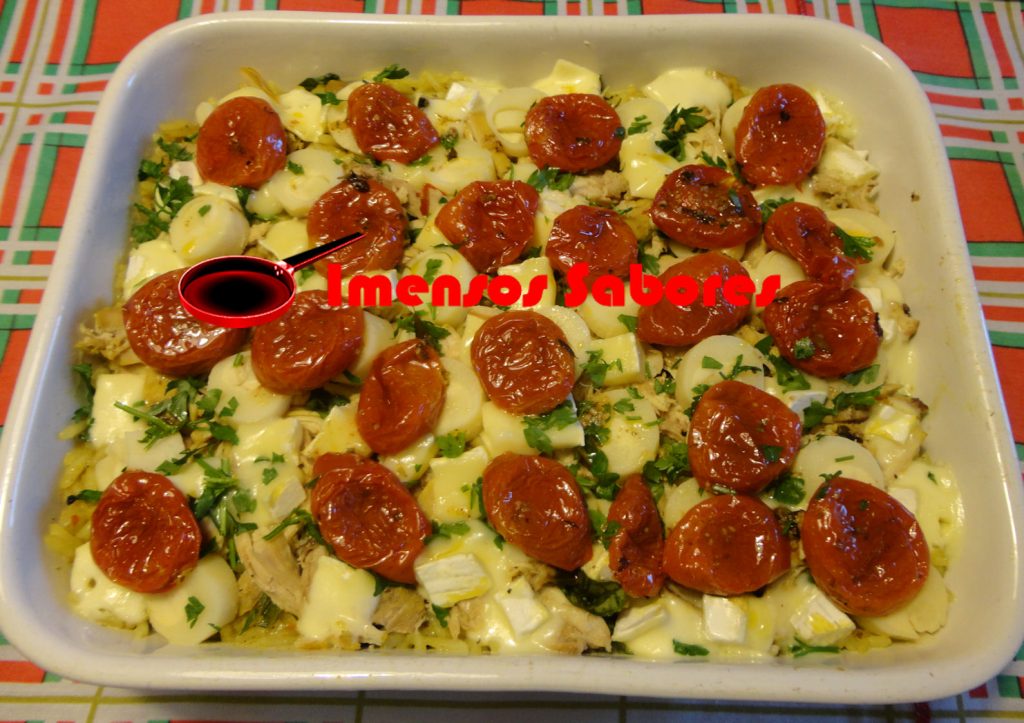 Arroz com frango, palmito, queijo brie e tomate confit