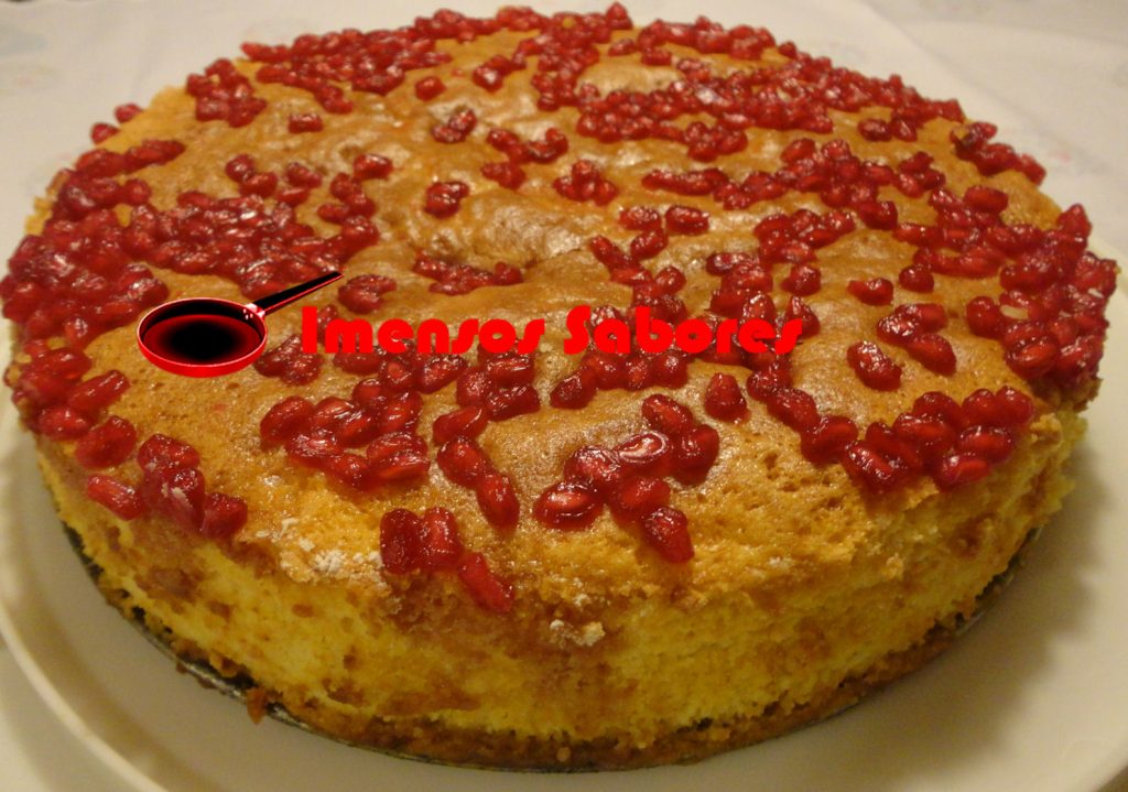 Bolo de tangerina e romã