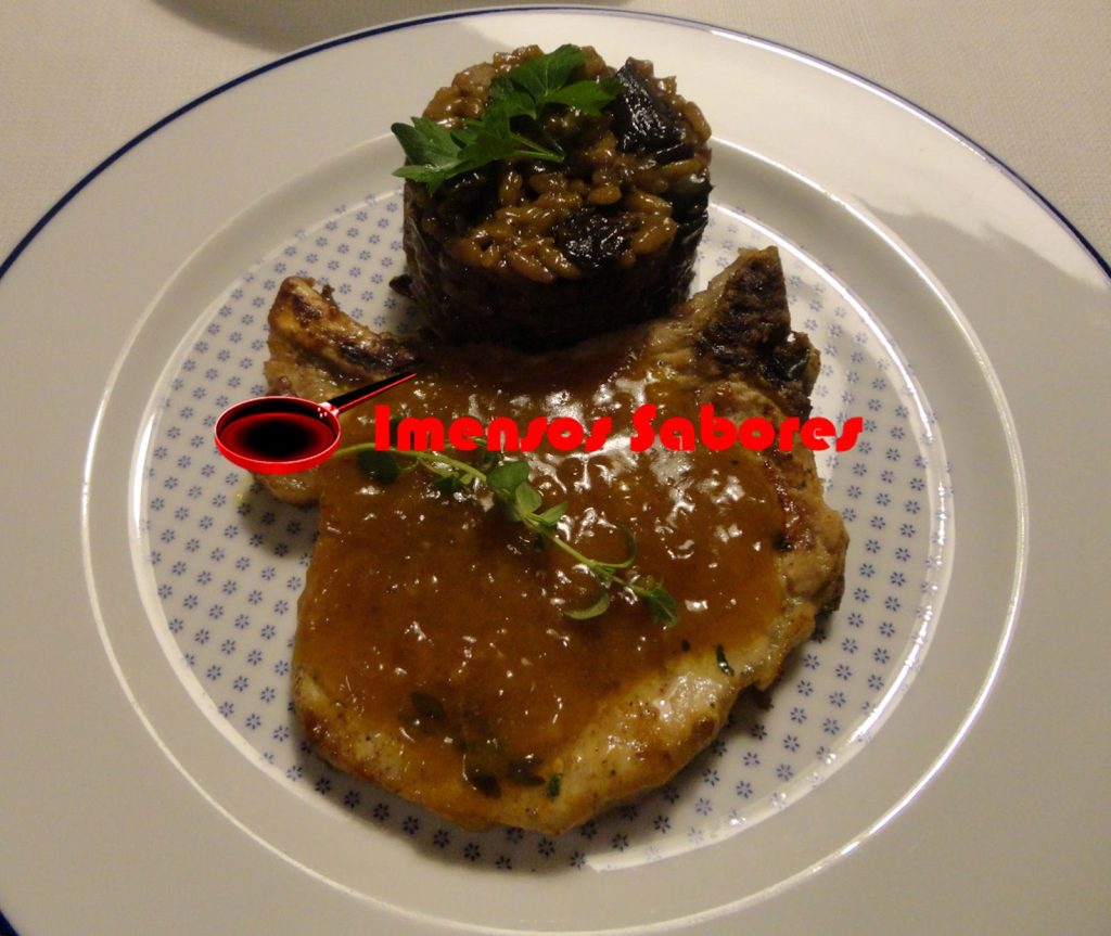 Costeletas de porco ao molho de tangerina com vinho do porto e risoto de funghi porcini