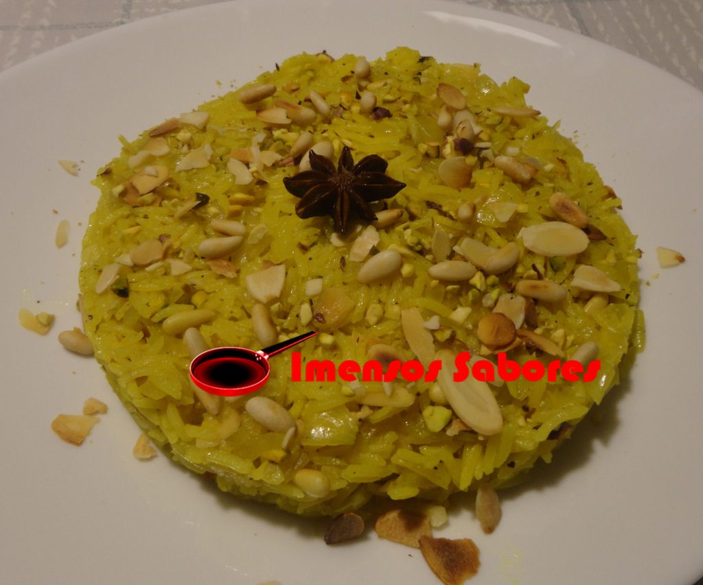 Arroz com especiarias e frutos secos