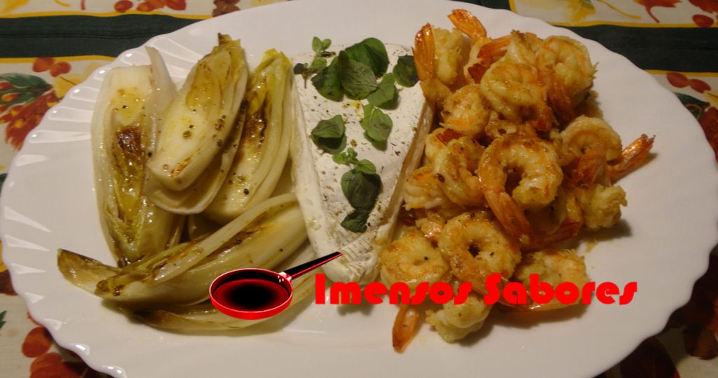 Camarão com endivia grelhada e queijo brie assado