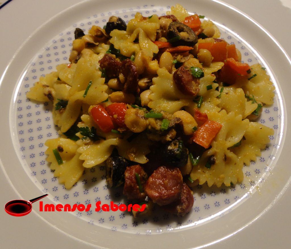 Macarrão com feijão fradinho