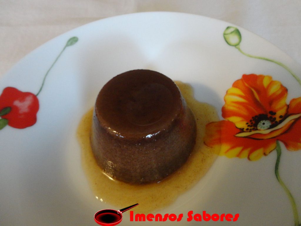 Pudim com biscoitos amaretto e cacau