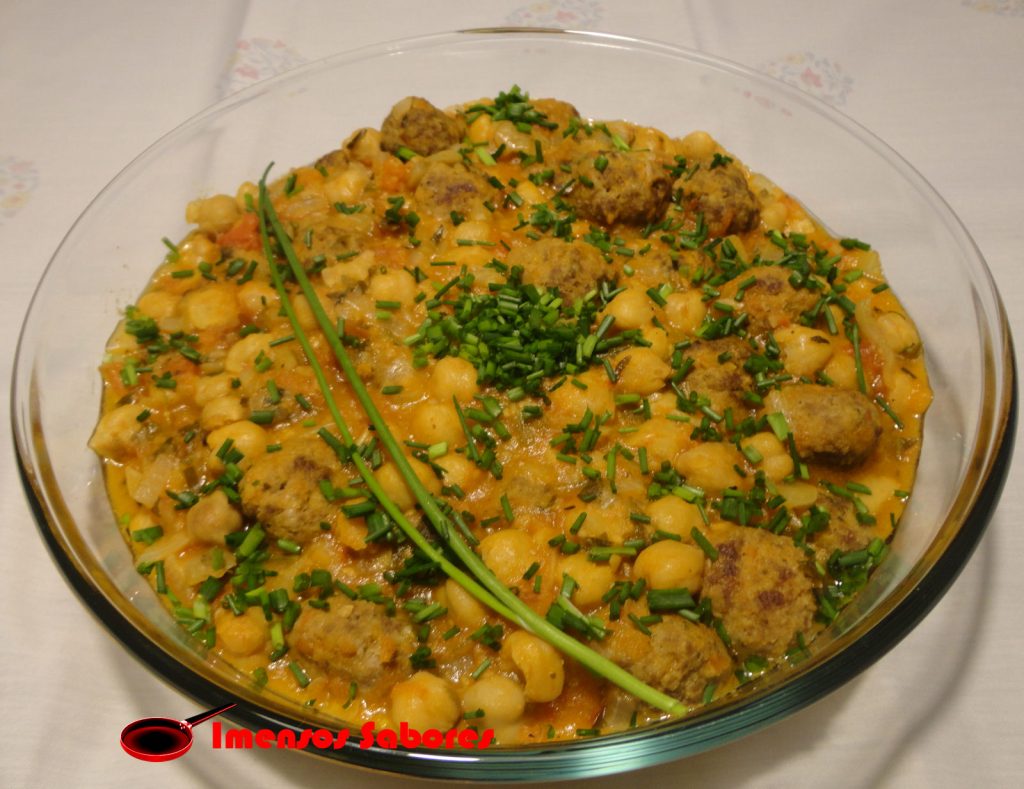 Grão de bico com almôndegas assadas