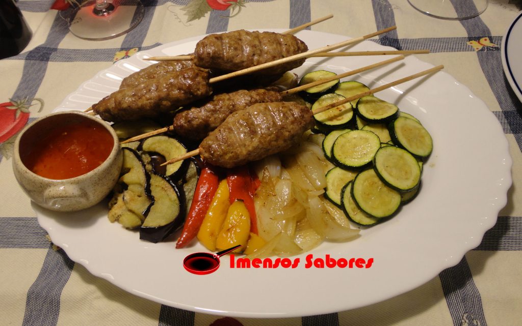 Porco no espeto com cinco especiarias chinesas