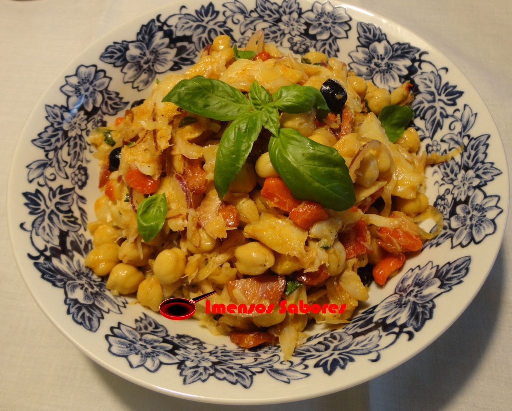 Salada de bacalhau com grão de bico