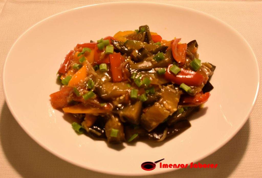 Berinjela e pimentão à chinesa