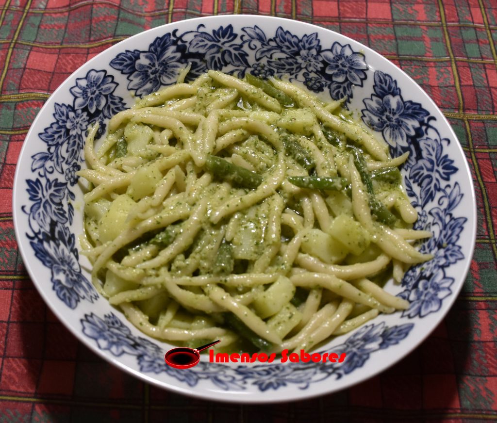 Trofie caseiro com pesto