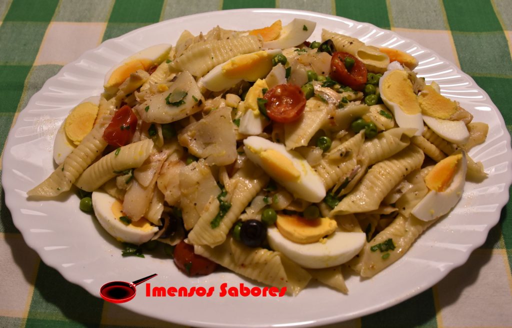 Bacalhau com massa caseira e tomate assado
