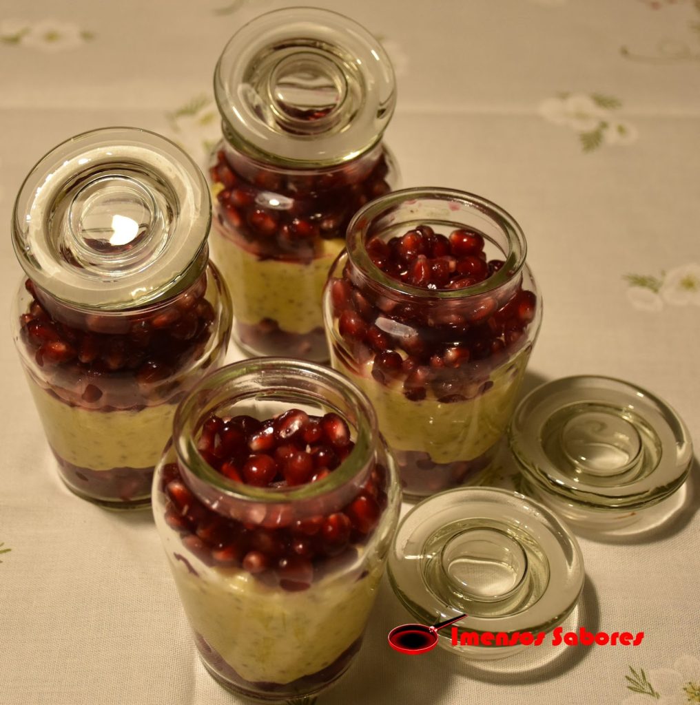 Creme de manga com iogurte, sementes de chia e romã