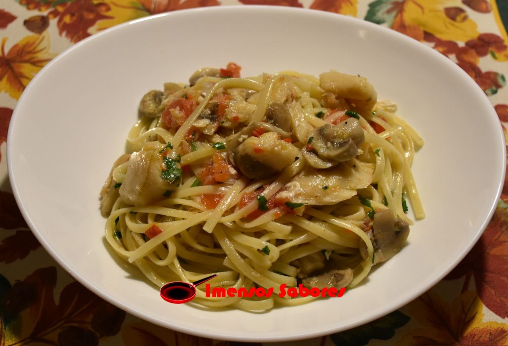 Linguine com bacalhau e cogumelos