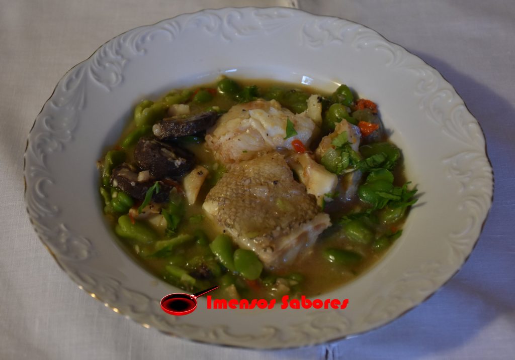 Bacalhau com morcela e favas