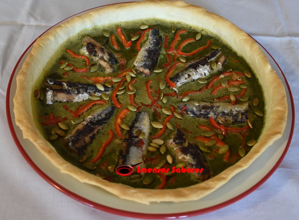 Tarte de sardinha de lata com mini pimentão e manjericão