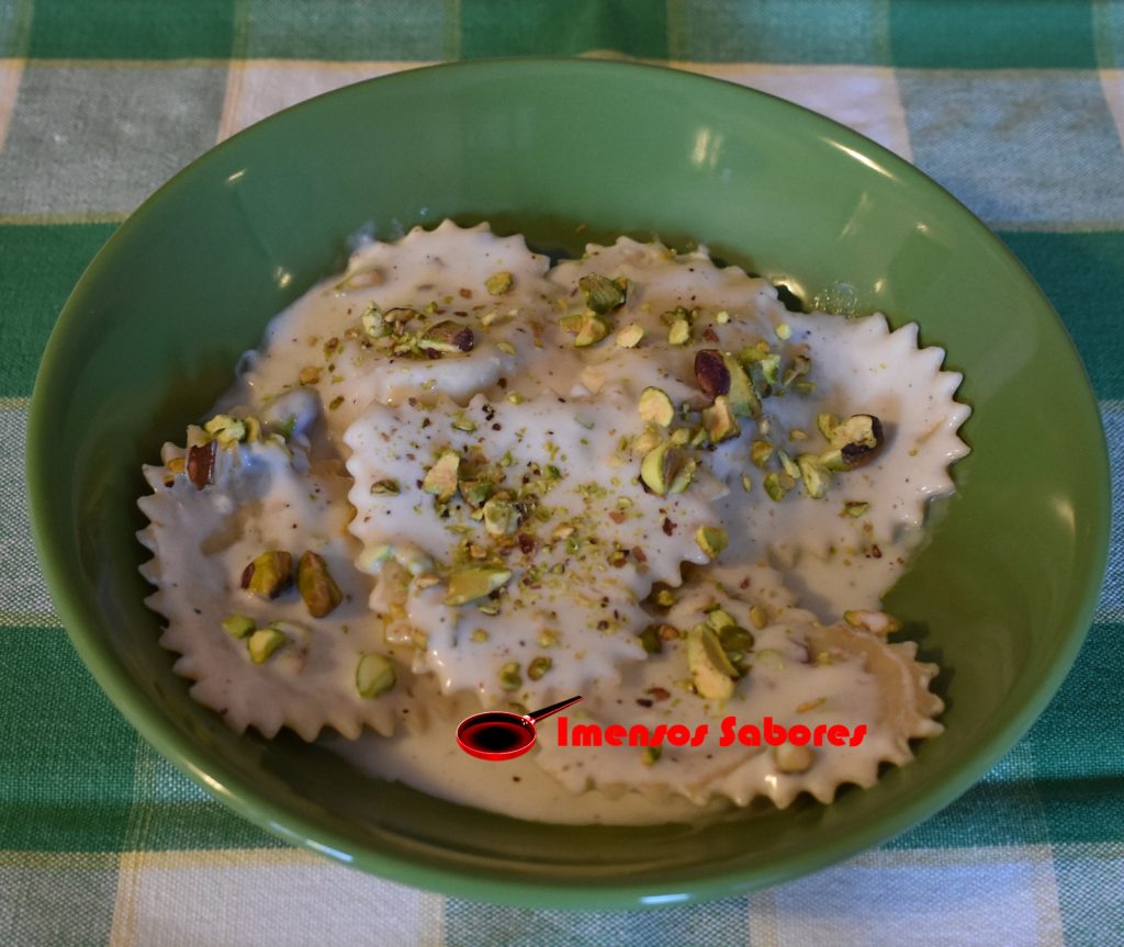Ravioli de bacalhau e pistache