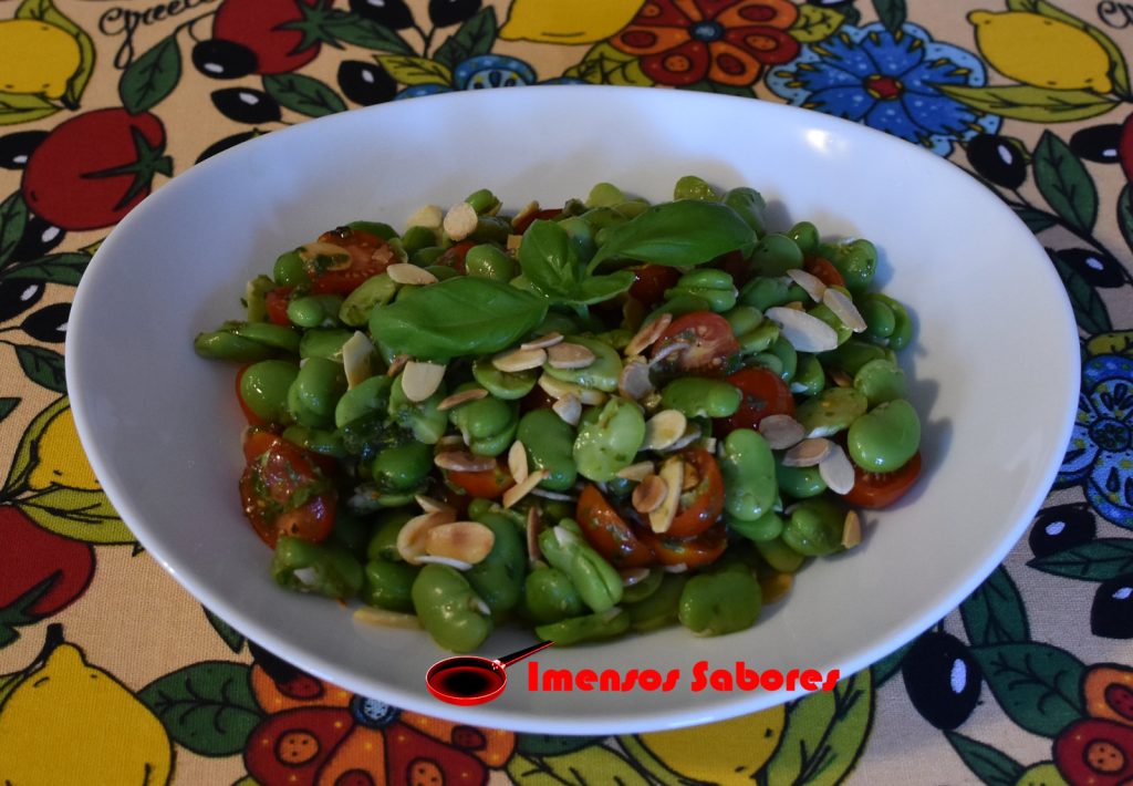 Salada de favas com pesto de manjericão