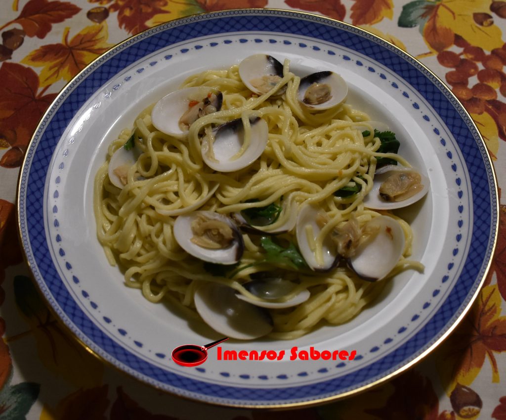 Espaguete com amêijoas com sabor oriental