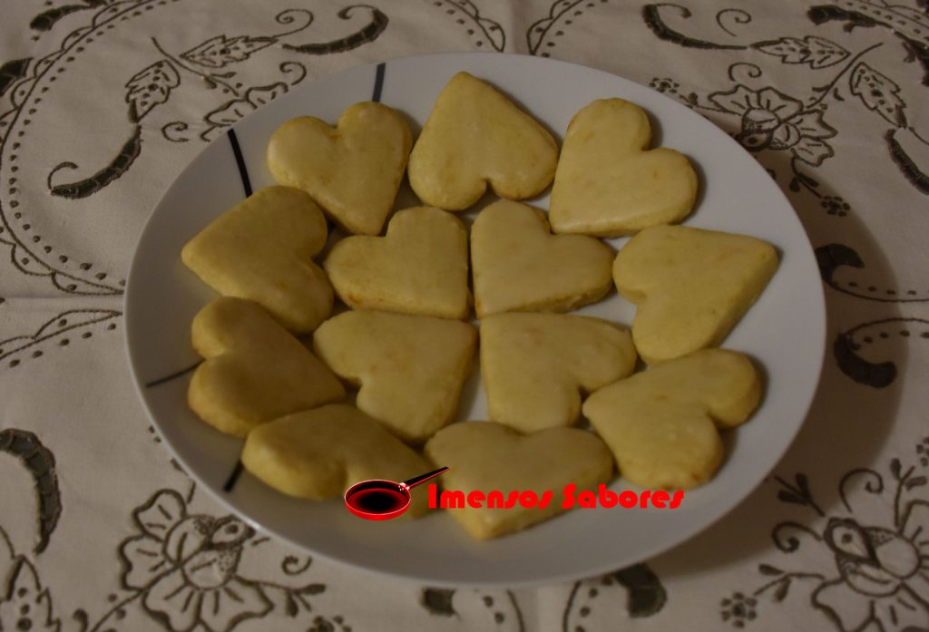 Biscoitos de cardamomo e laranja