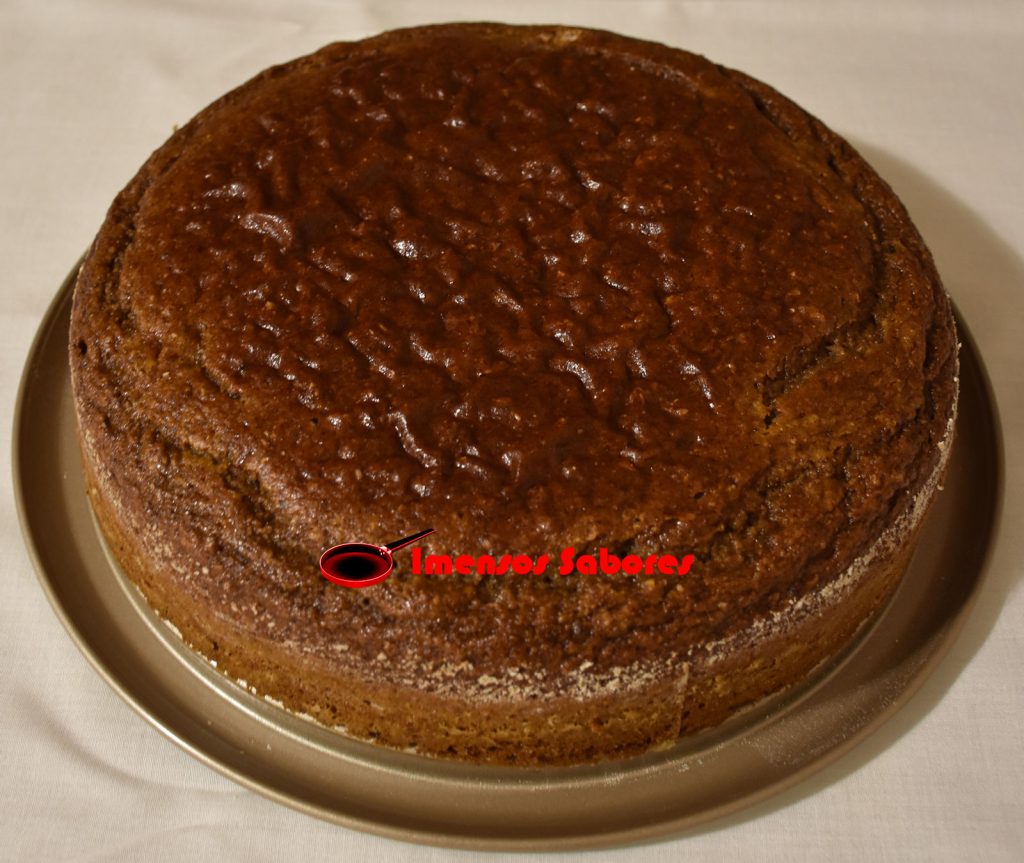 Bolo integral de espelta com banana, maçã e mel