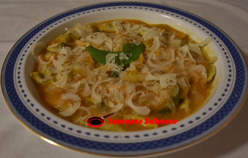 Ravioli de carne seca com molho de abóbora