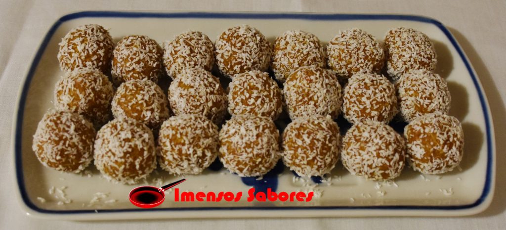 Docinhos de cenoura e coco